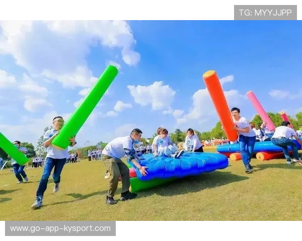 俱乐部举办家庭日运动会 加深与社区间联系，家庭运动会盛况