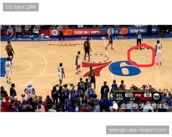 球迷支持：夜晚球场助威声震天！，晚上球场打球的真实图片